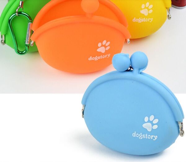 犬 わんちゃん ワンちゃん わんこ おやつ入れ 散歩 小物入れ おやつポーチ がま口 シリコン みずいろ 水色 青 ブルー