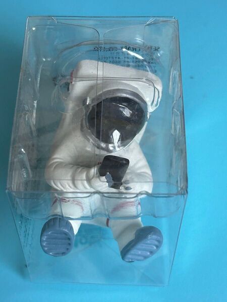 宇宙人キーホルダーと宇宙飛行士のスマホスタンド