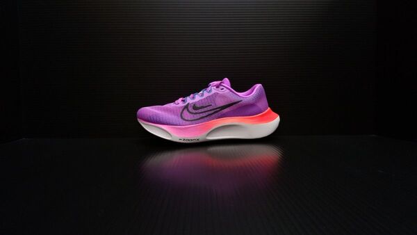 40%OFF 23.0 未使用品 NIKE WMNS ZOOM FLY 5 DM8974 501