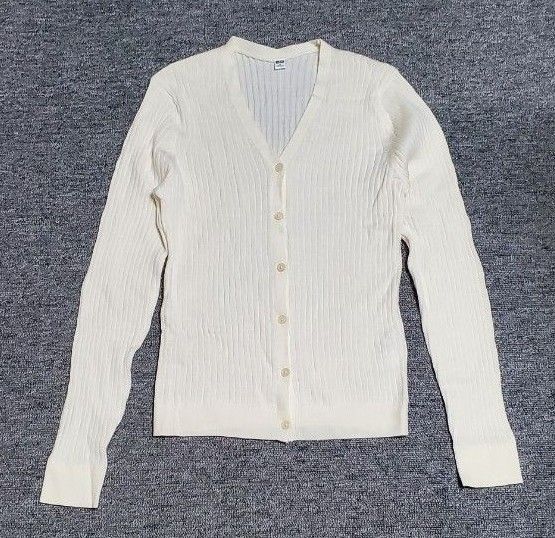 【新品】UNIQLO ユニクロ エクストラファインメリノウール カーディガン M