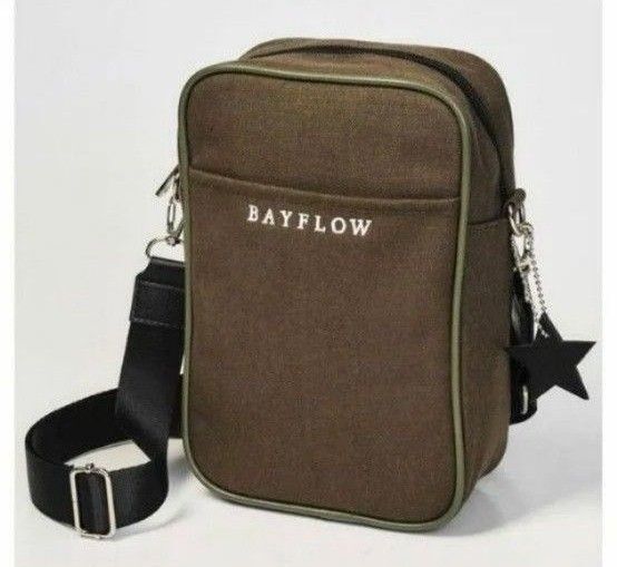 BAYFLOW ベイフロー ペットボトルがタテに入る!LOGO SHOULDER BAG KHAKI ショルダーバッグ