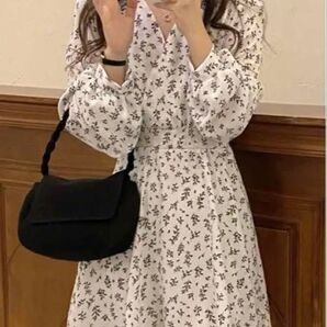 花柄ワンピース スナ系 膝丈 白