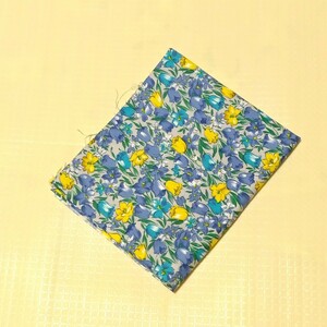 [K3]生地 布 ハギレ はぎれ(送料込)　花柄　ブルー　約43x75cm　1枚