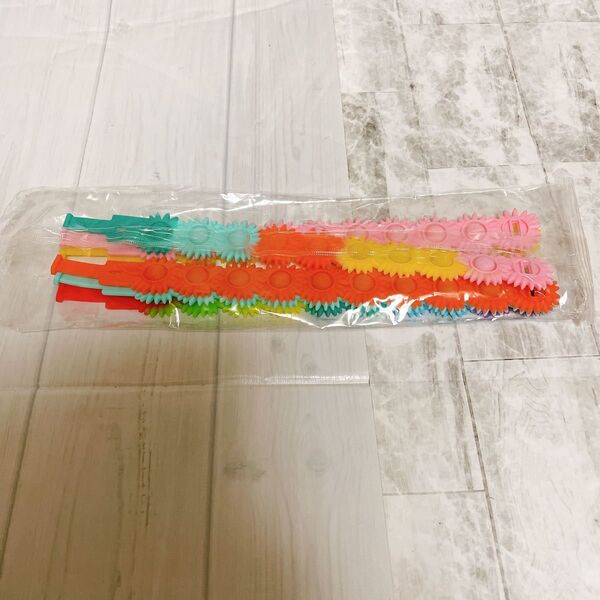 フィジェットブレスレット 6個 スクイーズ玩具 サイズ調節可能 プッシュポップブレスレット フィジェットおもちゃ 知育おもちゃ