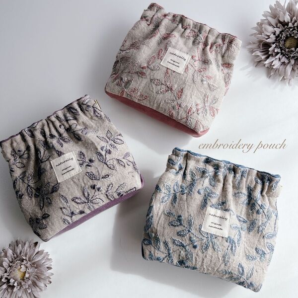 ハンドメイド ブルー系1点 リーフ&木の実刺繍 三角マチのバネポーチ 12cmバネ