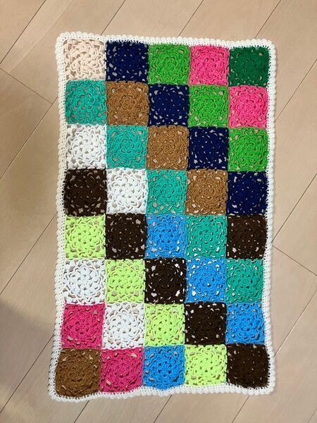 かぎ針編み ブランケット 膝掛け サイズ約75×50cm 伸ばすとまだ、伸びます。