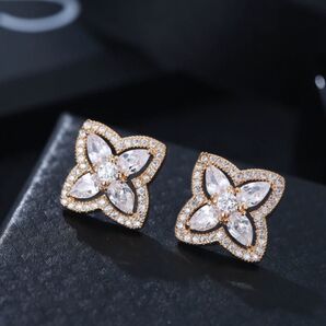 高品質 キュービックジルコニア フラワー ピアス