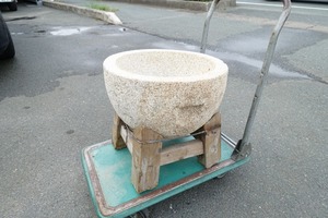 静岡県発　餅つき用　石臼　架台付き　中古　配送条件有