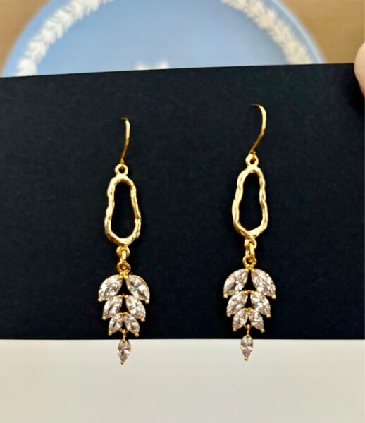 【k18金フックピアス】キュービック、ジルコニアリーフモチーフ ピアス ハンドメイド