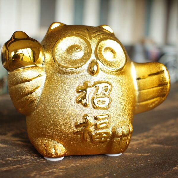 金の招きフクロウ 中 陶器 貯金箱 金運 箱付き 新品未使用 置物 ゴールド