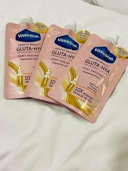 海外限定 Vaseline GLUTA-HYA DEWY RADIANCE 30ml×3