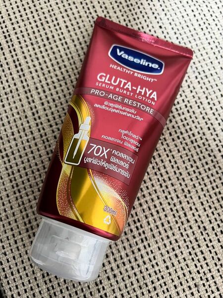 日本未発売 Vaselin gluta hya PRO-AGE RESTORE