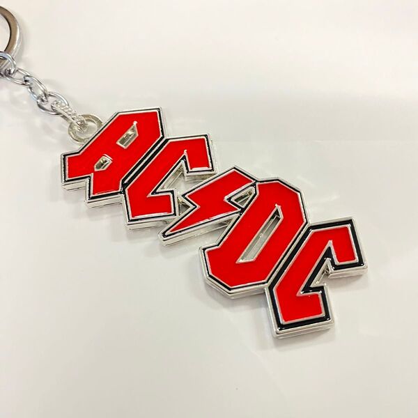 1個 AC/DC メタル キーホルダー キーリング アクセサリー ヘビメタ ハードロック