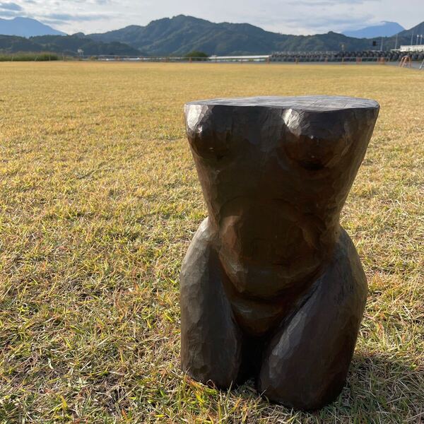 送料無料 即決 彫像 彫刻 木製 オブジェ 椅子 スツール 置き台 サイドテーブル 木彫り インテリア 女性 裸体 銅像 女性像 女性 作者不明