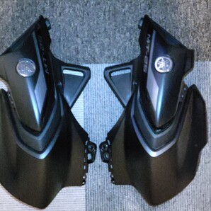 ☆MT25 (MT03)☆ タンクサイドパーツ左右 美品 割れなし擦り傷なし!!