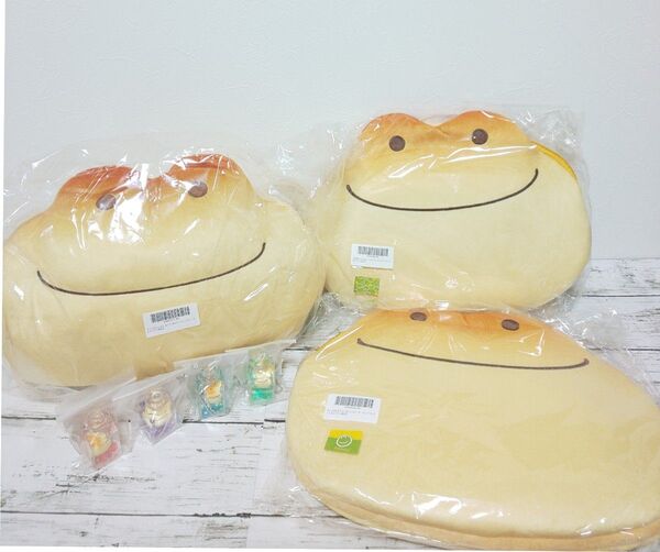 カエルまんじゅう ポーチ入りブランケット 総柄 こしあん ぬいぐるみティッシュボックス ぷかぷかオイルマスコット カプコン限定