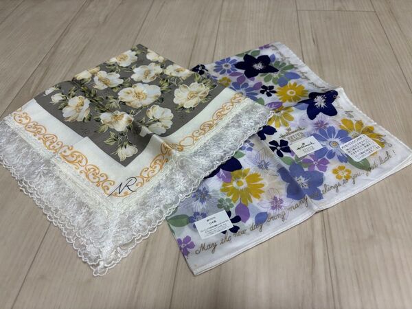Hallmark ・NINA RICCI花柄ハンカチ 2枚セット