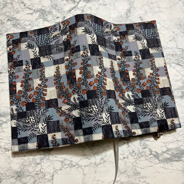 【950】ブックカバー 文庫判 ヴィー Liberty