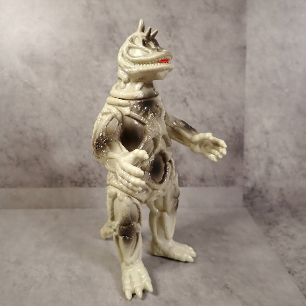Yahoo!オークション -「ウルトラマン ソフビ 怪獣 シーボーズ