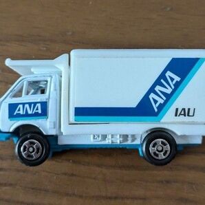 ANA ハイリフトトラック