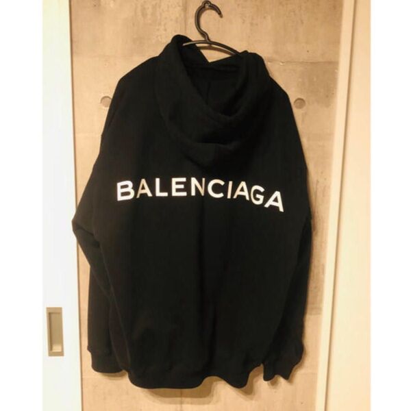 最終値下げ!バレンシアガ BALENCIAGA バックログフーディー ブラック