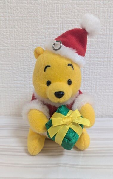 値下げ*くまのプーさん 2013年 クリスマス ぬいぐるみバッジ