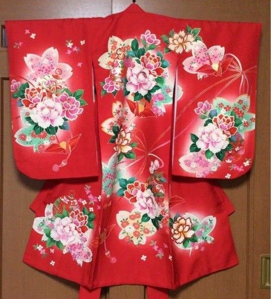 七五三 3歳 着物 / 赤地 桜 牡丹 折り鶴 鈴 日本製 アンティーク 中古足袋付き