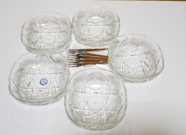 新品未使用 ガラス食器 5個セットフォーク付き