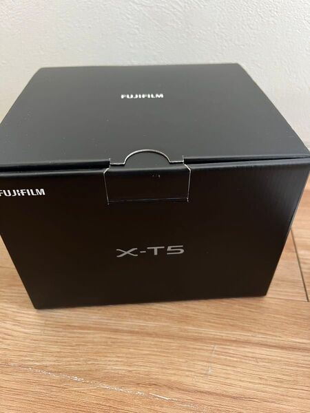 新品未使用 FUJI FILM フジフィルム X-T5 ボディ ブラック 付属品箱付