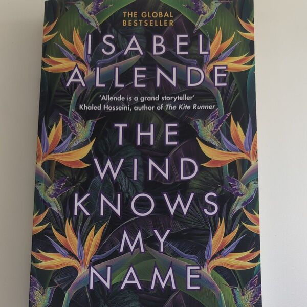 イザベル・アジェンデ2023年作 The wind knows my name 洋書