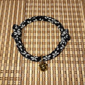 和風 猫の首輪 ちりめん細紐(子猫〜小柄な成猫用)舞桜黒地に白い花