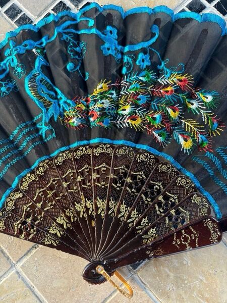 中国土産 扇子孔雀刺繍