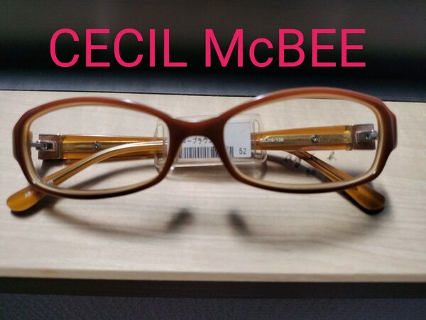 CECIL McBEEメガネフレーム52□16-135 againブラウンロゴ入り