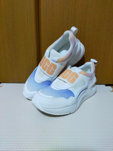 UGG アグ LA Flex SCALLOP GRADIENT 23cm
