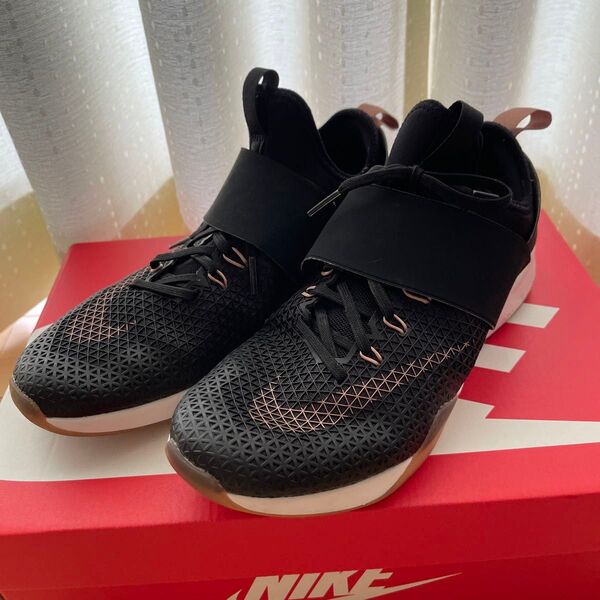 ナイキ エア ズーム ストロング 箱無し レディース 24cm 黒 NIKE AIR ZOOM STRONG ブロンズ スポーツ