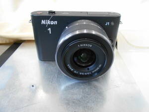 Nikon ニコン 1 J1 ミラーレス 中古 デジタルカメラ 　（表面Nikonのロゴ部分に傷有り） ＋ レンズ( 1 NIKKOR VR 10-30mm f/3.5-5.6 )