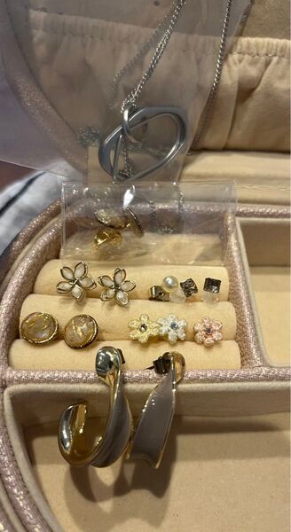 ネックレスとピアスセット 樹脂ピアス ハンドメイドピアス アクセサリーセット