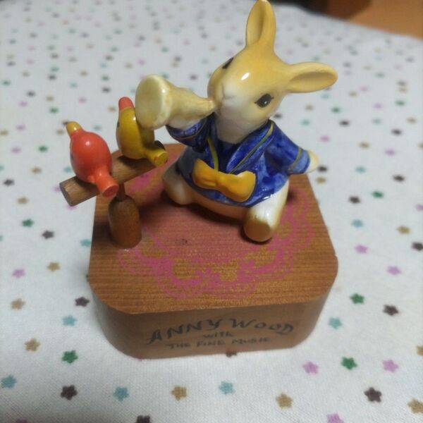 昭和レトロANNYWOODうさぎ木と陶器オルゴール