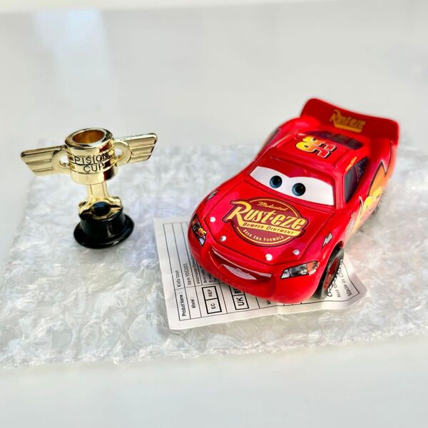 【新品】カーズ ライトニング・マックィーン+ピストンカップセット