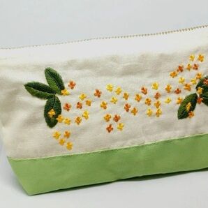 金木犀の刺繍ポーチ