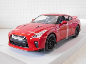 * BBurago 1/24 Nissan GT-R R35 red 2017