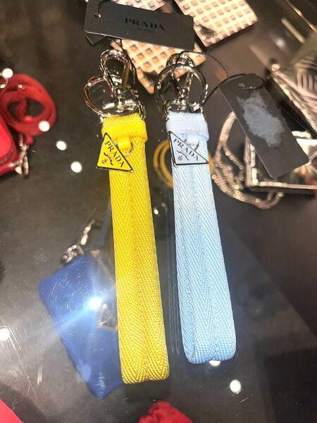 新品未使用★PRADA・プラダ★水色 又は 黄色★キーリング★ユニセックス:一点 新品未使用