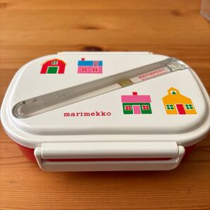 marimekkoマリメッコ お弁当箱(お箸付き)♪ 廃盤レア ハウス柄 可愛いくておすすめです!!