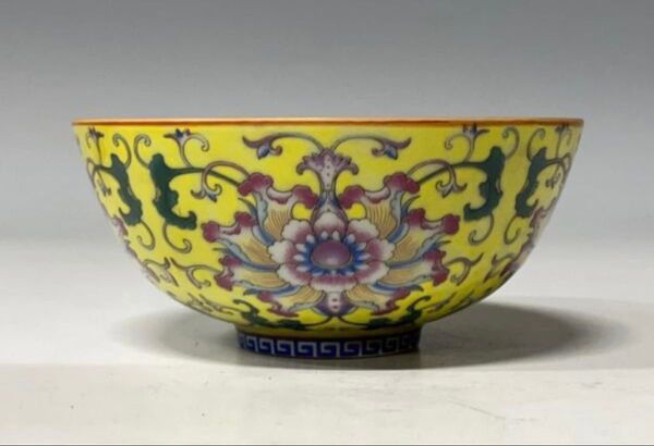古美術 【雍正年製】在銘 緑地粉彩花卉紋茶碗 琺瑯彩 中国美術 収蔵品 鑑賞 中国陶磁 茶碗