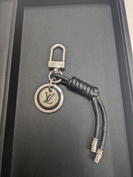 ルイヴィトン M67224 レザーロープ チャーム DI0241 キーホルダー キーリング LOUIS VUITTON
