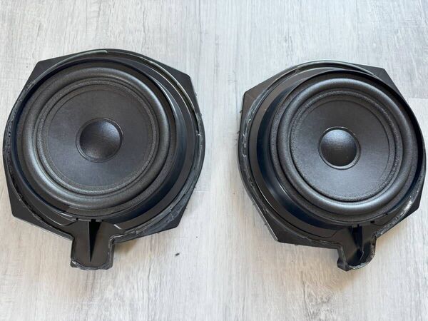BMW 純正シート下ウーファー