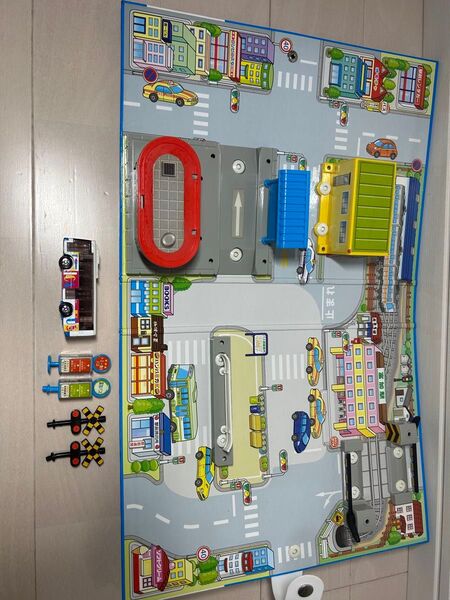 トミカ ハンディ立体マップ 駅前ロータリー (三菱ふそう エアロスター 1台付き)