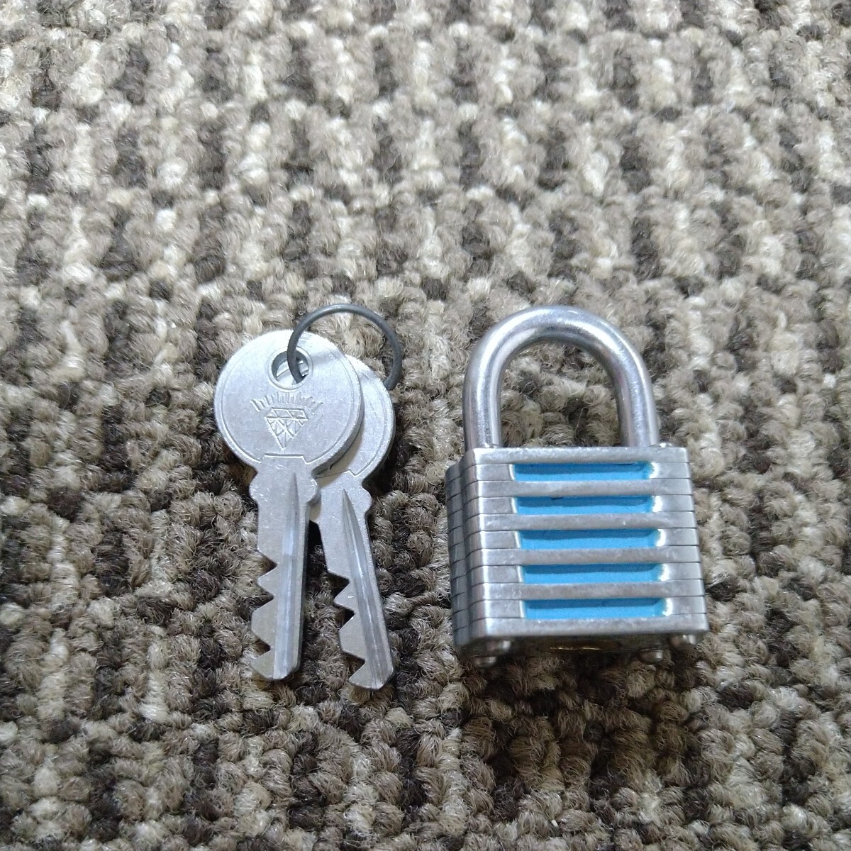 ジャンク品/長期保管品/DIAMOND/南京錠/鍵違い/25mm小/レア品/水色