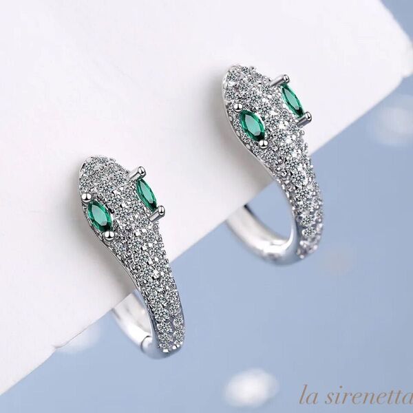 green eyes snake pierce