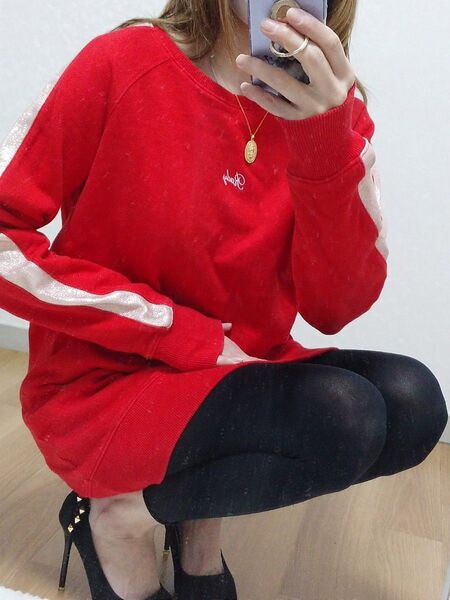 USED【Rady】袖GOLDラメライン 赤 トレーナー